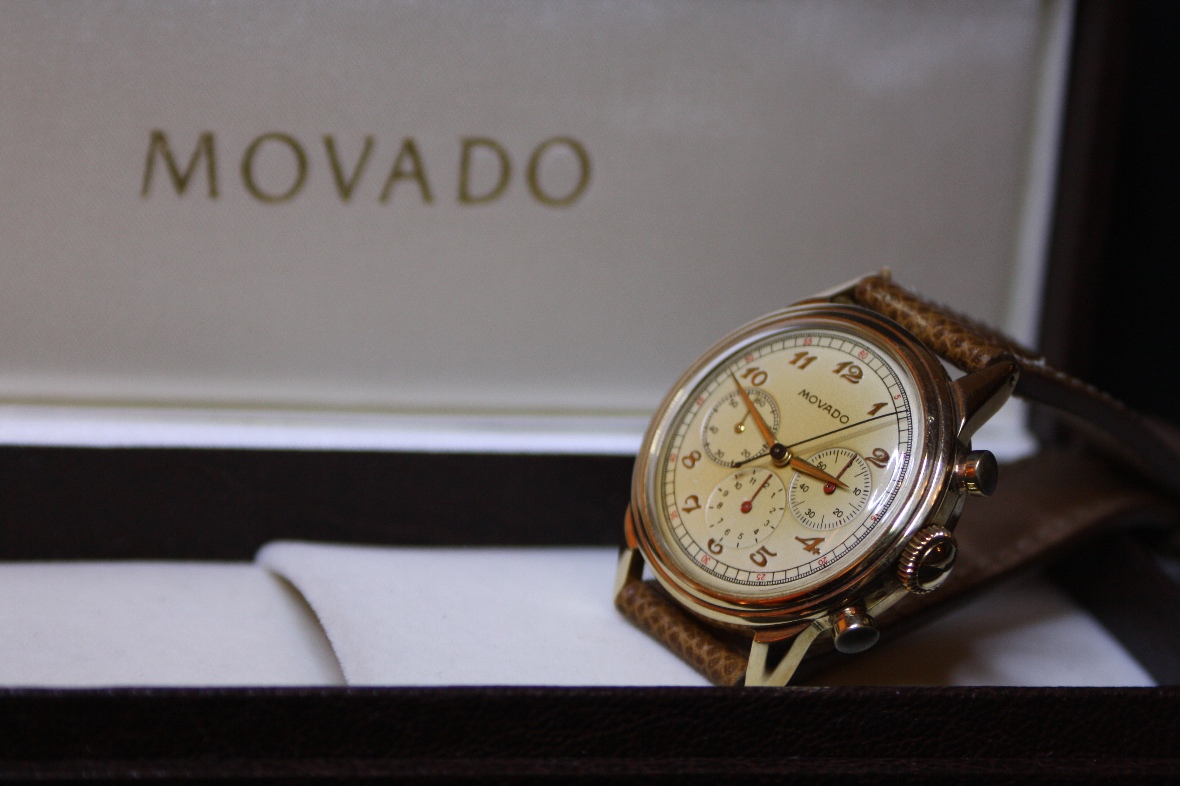 MOVADO M95 Chronograph Yellow Gold 1950's - Vintage Times